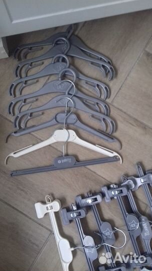 Вешалки детские, пластик, б/у