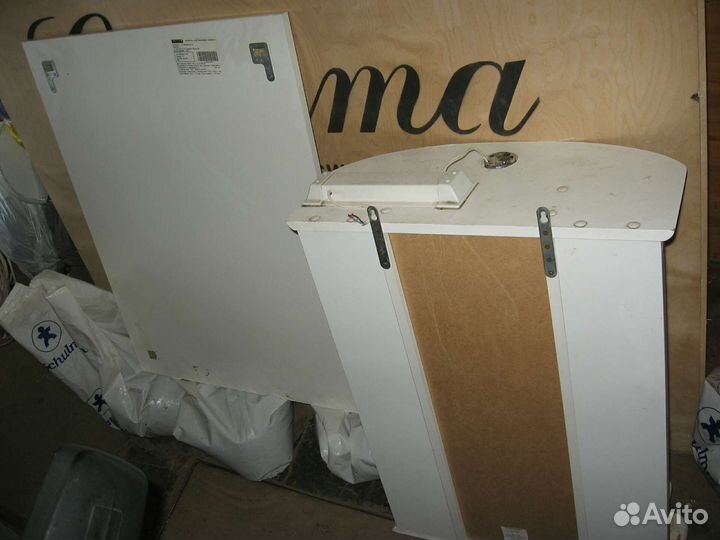 Зеркало и зеркальный шкафчик для ванной