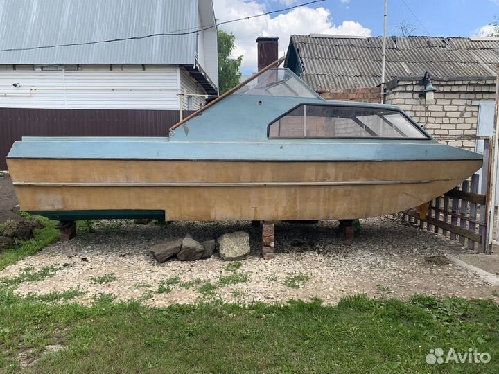 Катер-тримаран 