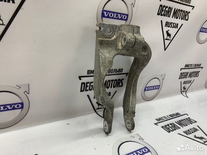 Кронштейн амортизатора левый Range Rover L494