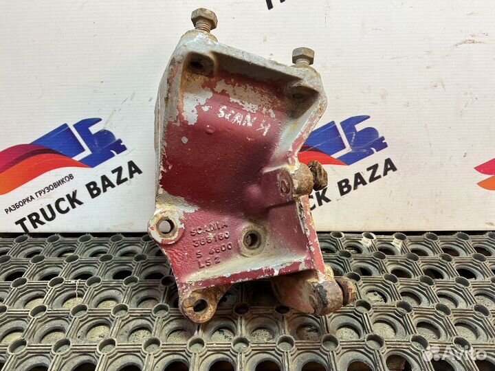 Кронштейн крепления торсиона правый