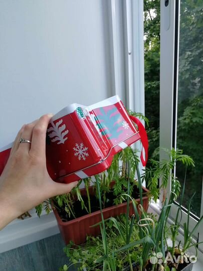 Жестяная коробка банка