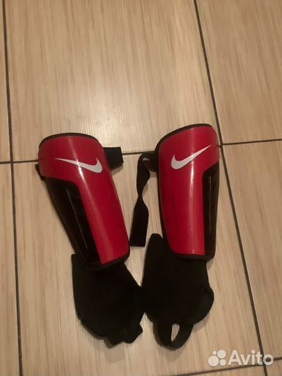 Щитки футбольные Nike