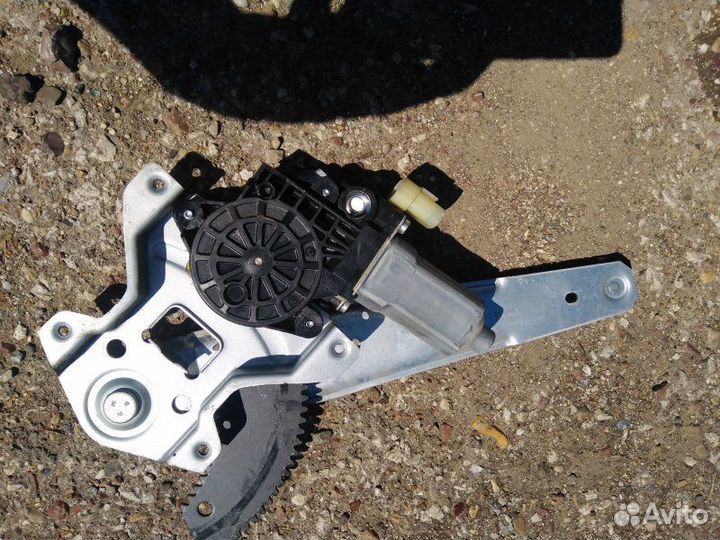 Стеклоподъемник задний левый Hyundai Getz G4EE