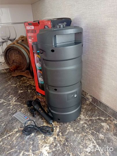 Колонка блютуз с микрофоном. Новая