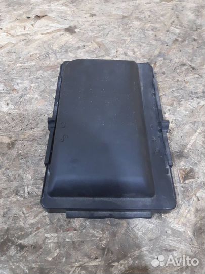 Крышка блока предохранителей левая A2205400082 Mer