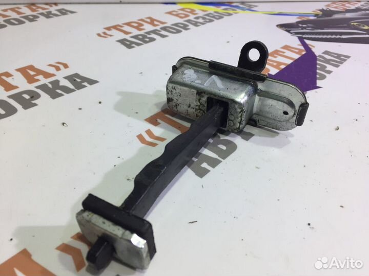 Хендай Ограничитель открытия задней двери Лев