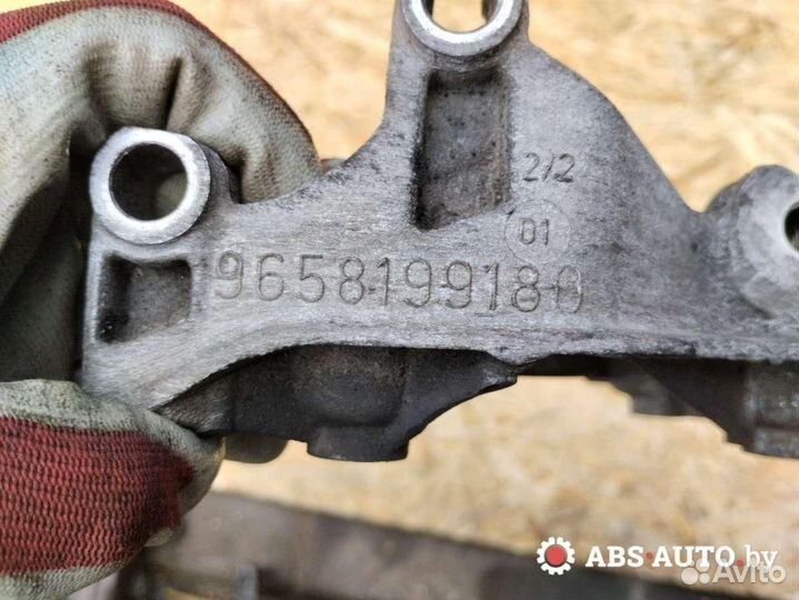 Кронштейн генератора Citroen Xsara Picasso 2002
