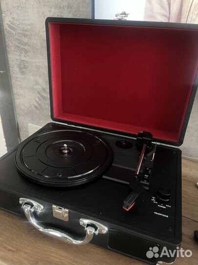 Виниловый проигрыватель