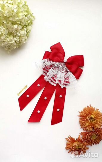 Школьный брошь-галстук