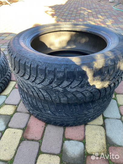 Bridgestone Blizzak Spike-01 215/60 R17