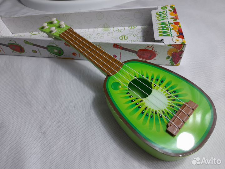Укулеле(гитара) с ярким дизайном Киви