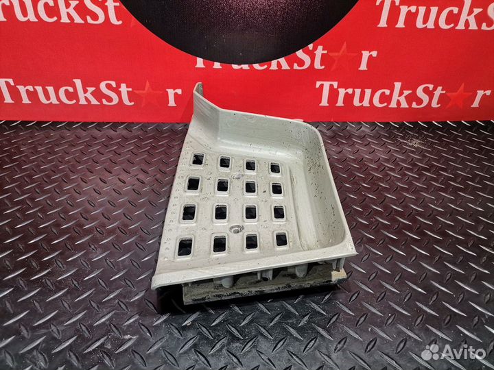 Ступенька правая Daf XF106