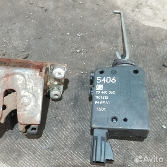 Моторчик(активатор) замка багажник Опель Вектра Б