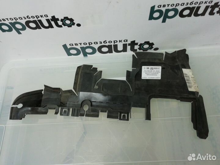 Направляющая воздушного потока левая 8K0 121 283 K