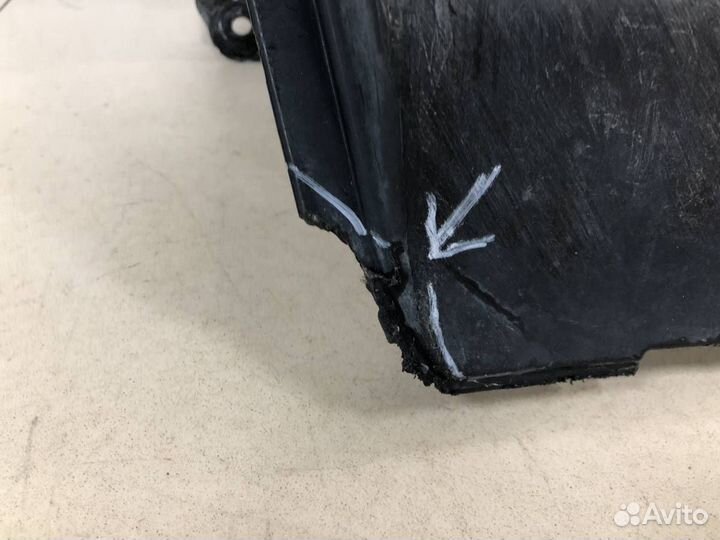 Пыльник двигателя центральный Volkswagen Polo Sed