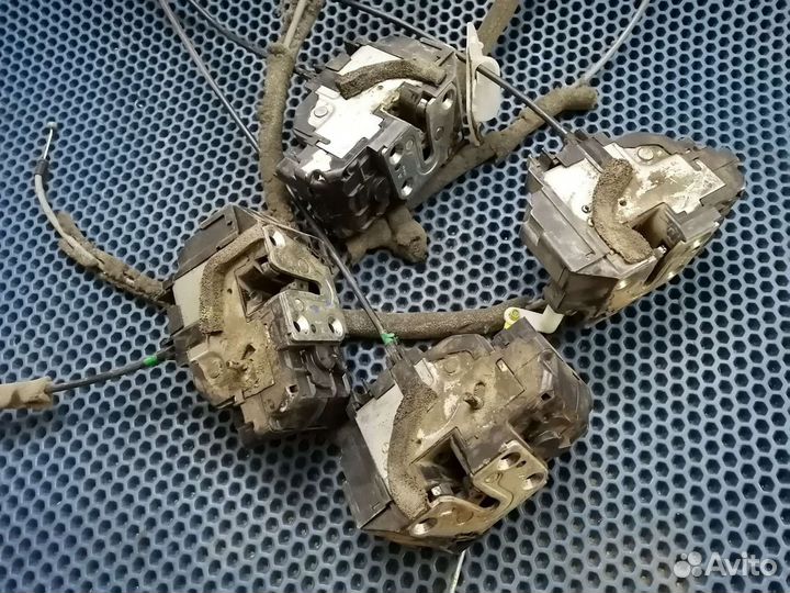 Замок задний Nissan Qashqai