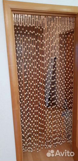 Деревянная штора на дверь