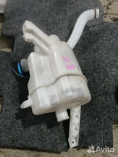 Бачок омывателя Nissan Note E11