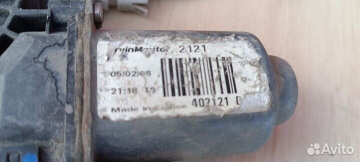 Стеклоподъемник Nissan Navara левый 2005-2015