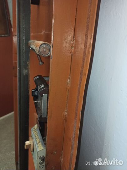 Дверь входная металлическая правая бу