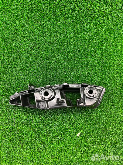 Кронштейн переднего бампера правый jetta 6 14-18
