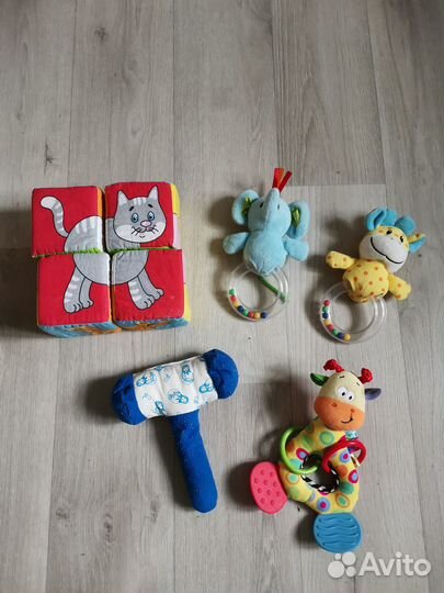 Развивающие игрушки-погремушки 0+