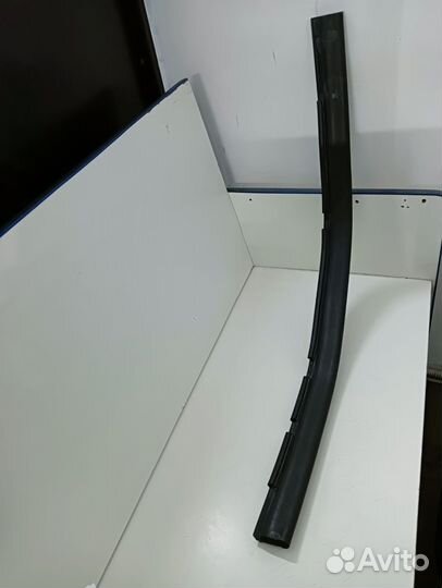 Уплотнительная резинка под капотом BMW F30 F31 F32