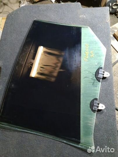 Стекло двери заднее правое Renault Fluence седан