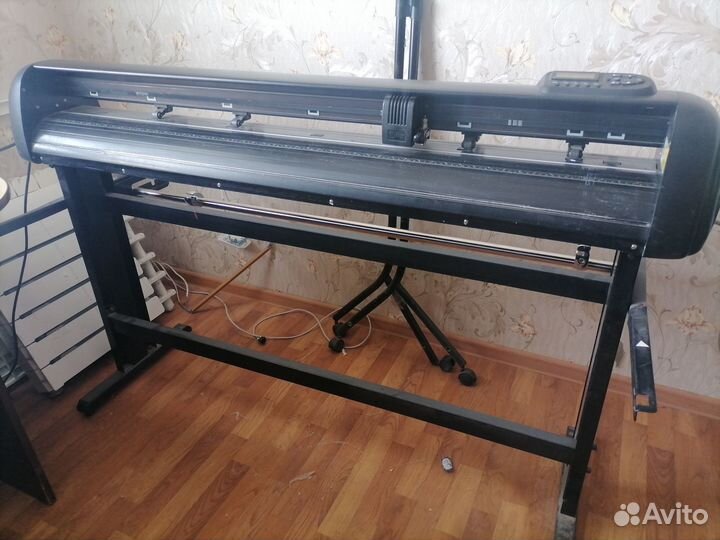 Режущий плоттер zeoncut PRO-1350