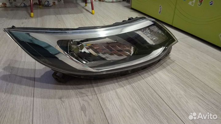 Фара правая kia rio 3 бу оригинал