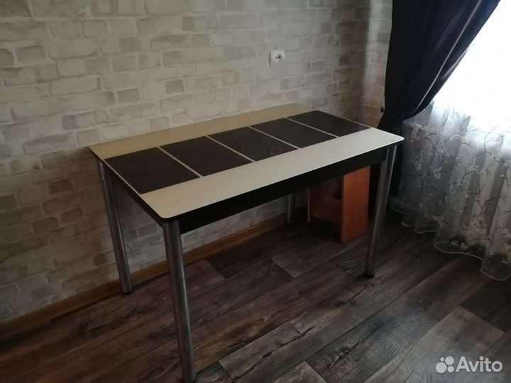 Стол кухонный
