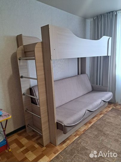 Кровать двухьярусная