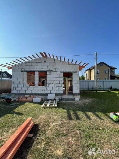 Бригада строителей