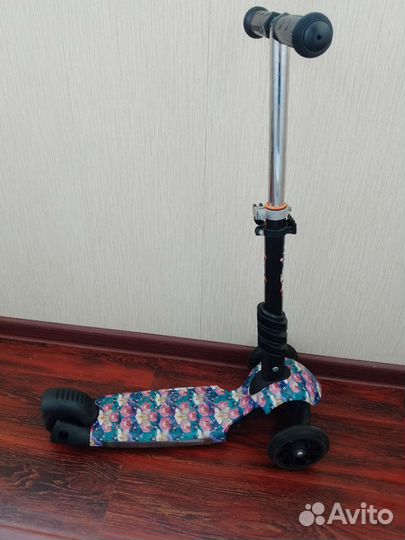 Самокат с родительской ручкой