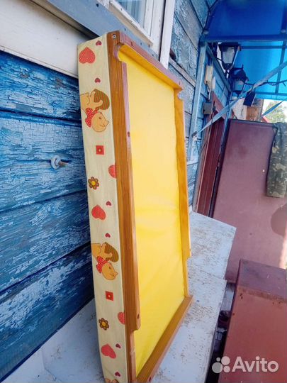 Пеленальная доска на кроватку