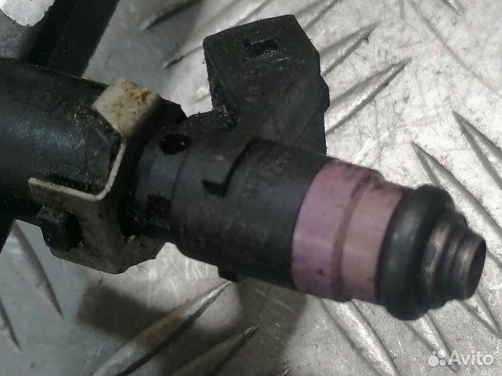 Форсунка двигателя Renault Scenic 2003 2009