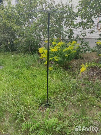 Подставка для цветов напольная металлическая