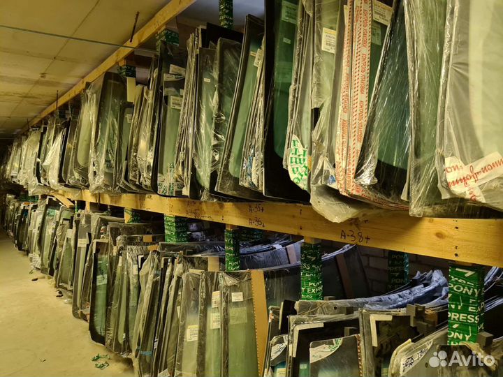 Заднее стекло Ford Galaxy II с эо (2006)