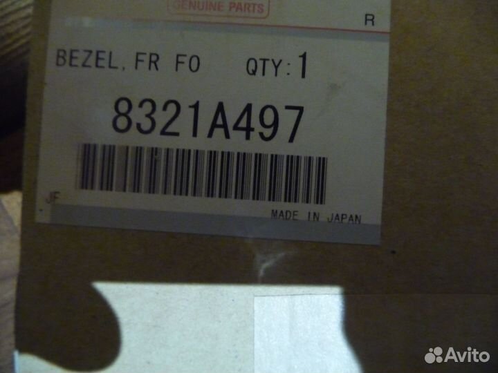 Окантовка перед левой протьвотуманной фары Митцуби