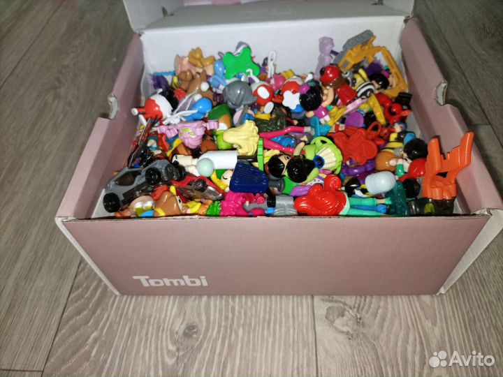 Игрушки из киндер сюрприза, шаров чупа-чупс