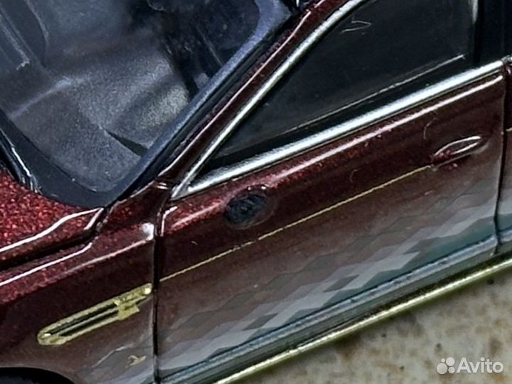 Модель Mini GT Bentley Flying Spur