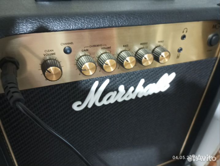 Комбоусилитель Marshall MG15 и гитара