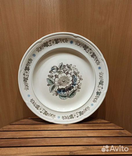 Фарфоровое блюдо