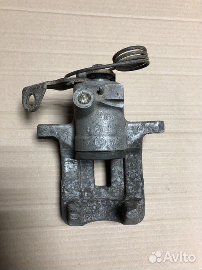 Суппорт задний правый Ауди А6 Ц5; А4 Б5; Пассат Б5