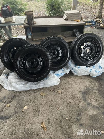 Резина на дисках зима R15 Nokian