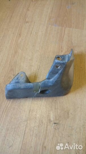 Брызговик Субару Трибека правый