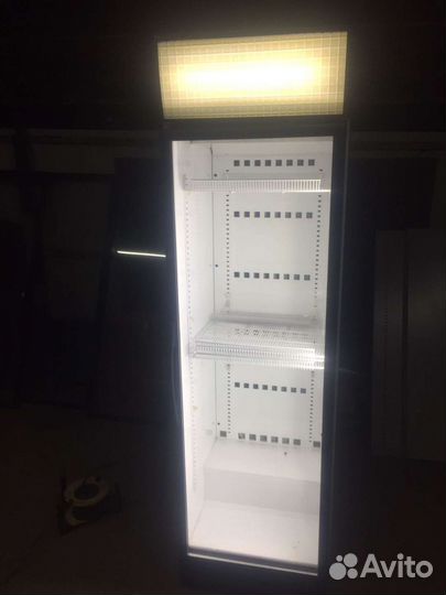 Холодильная ветрина и холодильники