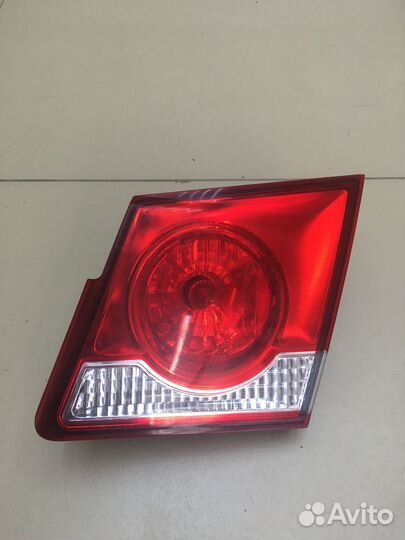 Фонарь в крышку багажника Chevrolet Cruze