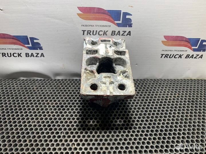 Кронштейн крыла Volvo FM